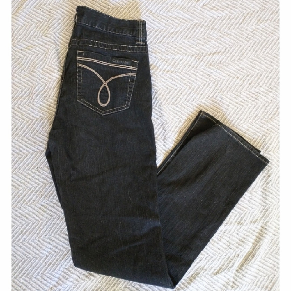 CALVIN KLEIN Dark Wash Skinny/Straight Leg Jeans, size 8.